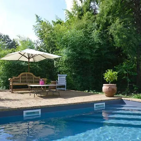 Vila Sleeps 14 *