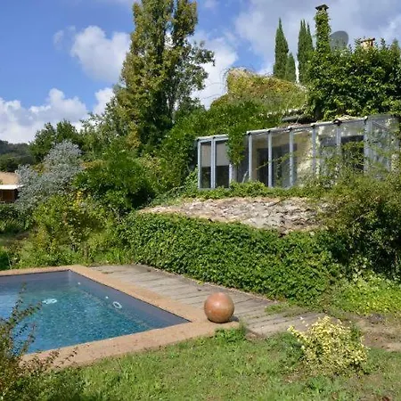 Vila Sleeps 14