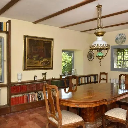 Sleeps 14 Vila