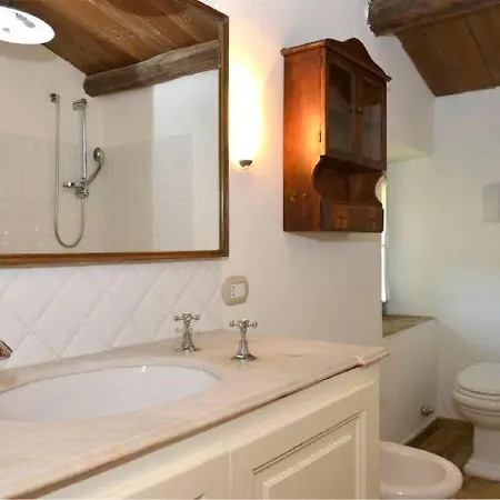Vila Sleeps 14 Marta
