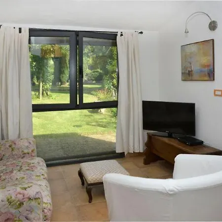 Vila Sleeps 14 Marta