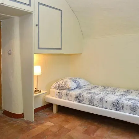 Vila Sleeps 14 *